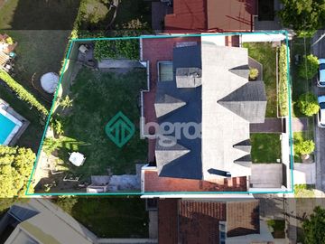 Casa en venta c/ cochera en Grand Bourg