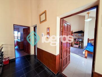 Casa en venta c/ cochera en Grand Bourg