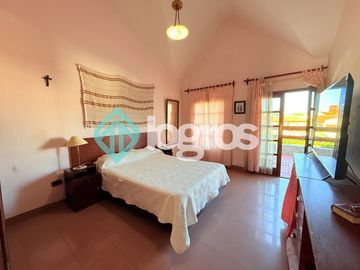 Casa en venta c/ cochera en Grand Bourg