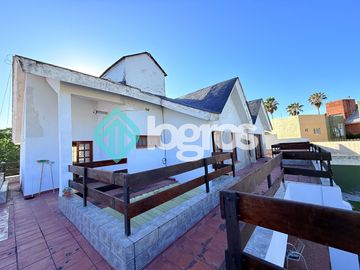 Casa en venta c/ cochera en Grand Bourg