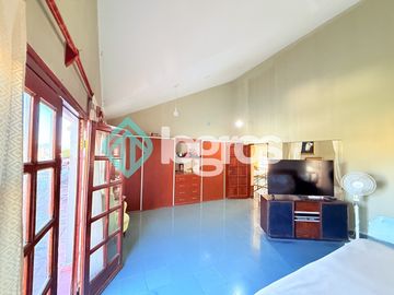 Casa en venta c/ cochera en Grand Bourg