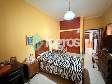 Casa en venta c/ cochera en Grand Bourg