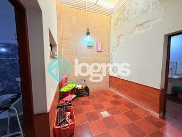 Casa en venta c/ cochera en Grand Bourg