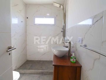 CASA EN VENTA EN LA PENINSULA - LAGO MARI MENUCO