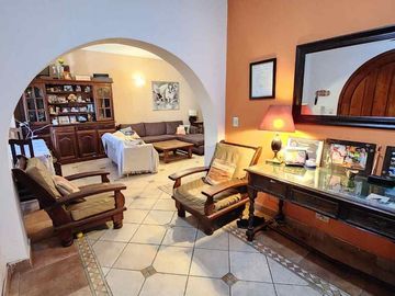 VENTA CASA 5 AMBIENTES PARQUE PISCINA TORTUGUITAS