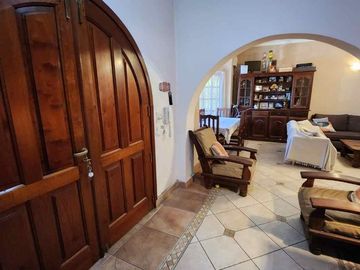 VENTA CASA 5 AMBIENTES PARQUE PISCINA TORTUGUITAS