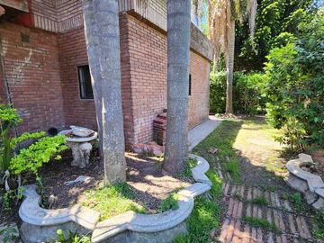 VENTA CASA 5 AMBIENTES PARQUE PISCINA TORTUGUITAS