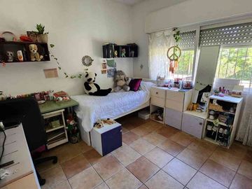 VENTA CASA 5 AMBIENTES PARQUE PISCINA TORTUGUITAS