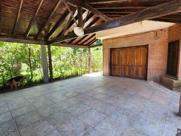 VENTA CASA 5 AMBIENTES PARQUE PISCINA TORTUGUITAS