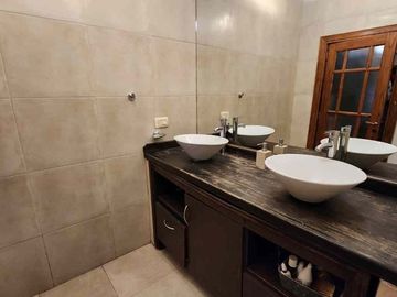 VENTA CASA 5 AMBIENTES PARQUE PISCINA TORTUGUITAS