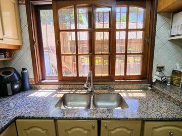 VENTA CASA 5 AMBIENTES PARQUE PISCINA TORTUGUITAS