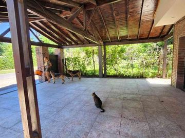 VENTA CASA 5 AMBIENTES PARQUE PISCINA TORTUGUITAS