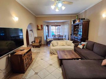 VENTA CASA 5 AMBIENTES PARQUE PISCINA TORTUGUITAS