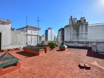 Departamento de 4 dormitorios y terraza EN VENTA