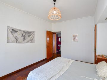 Departamento de 4 dormitorios y terraza EN VENTA