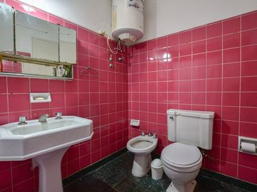 Departamento de 4 dormitorios y terraza EN VENTA