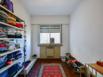 Departamento de 4 dormitorios y terraza EN VENTA