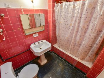 Departamento de 4 dormitorios y terraza EN VENTA