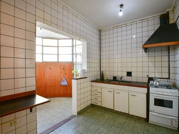 Departamento de 4 dormitorios y terraza EN VENTA