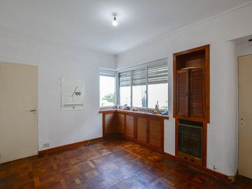 Departamento de 4 dormitorios y terraza EN VENTA