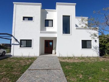 CASA EN VENTA 3 AMB VISTA AL AGUA- B SAN MATIAS