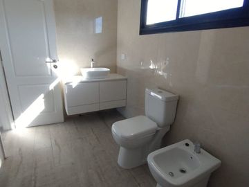 CASA EN VENTA 3 AMB VISTA AL AGUA- B SAN MATIAS