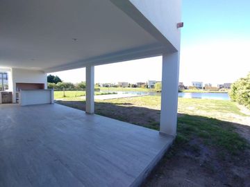 CASA EN VENTA 3 AMB VISTA AL AGUA- B SAN MATIAS