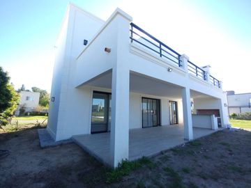 CASA EN VENTA 3 AMB VISTA AL AGUA- B SAN MATIAS