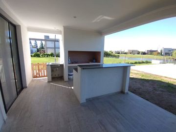 CASA EN VENTA 3 AMB VISTA AL AGUA- B SAN MATIAS