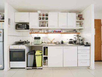 Venta depto 2 amb c/escritorio Flores, c/balcón