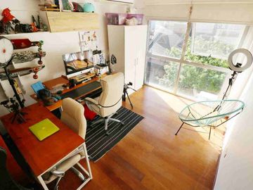 Venta depto 2 amb c/escritorio Flores, c/balcón