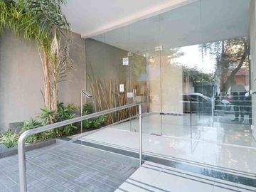 Venta depto 2 amb c/escritorio Flores, c/balcón