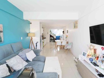 Venta depto 2 amb c/escritorio Flores, c/balcón