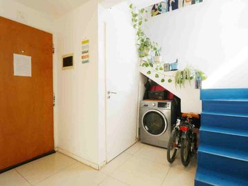 Venta depto 2 amb c/escritorio Flores, c/balcón