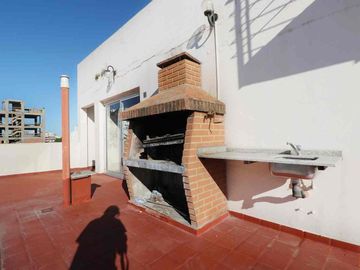 Venta depto 2 amb c/escritorio Flores, c/balcón