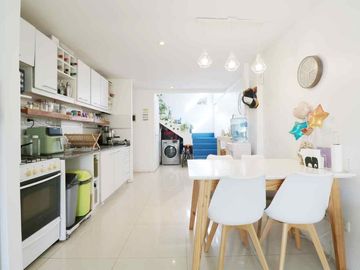 Venta depto 2 amb c/escritorio Flores, c/balcón