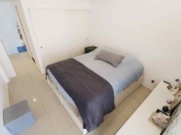 Venta depto 2 amb c/escritorio Flores, c/balcón