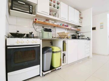 Venta depto 2 amb c/escritorio Flores, c/balcón