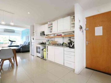 Venta depto 2 amb c/escritorio Flores, c/balcón