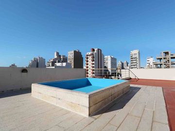 Venta depto 2 amb c/escritorio Flores, c/balcón