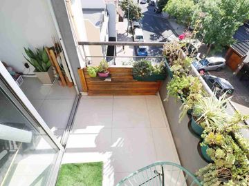 Venta depto 2 amb c/escritorio Flores, c/balcón