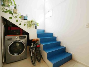 Venta depto 2 amb c/escritorio Flores, c/balcón