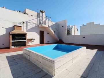 Venta depto 2 amb c/escritorio Flores, c/balcón