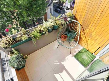 Venta depto 2 amb c/escritorio Flores, c/balcón