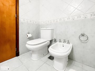 Casa en venta, 4 dormitorios, 4 baños, 377 m2 cub.