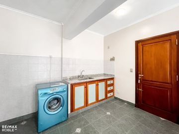 Casa en venta, 4 dormitorios, 4 baños, 377 m2 cub.