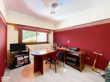 Casa en venta, 4 dormitorios, 4 baños, 377 m2 cub.