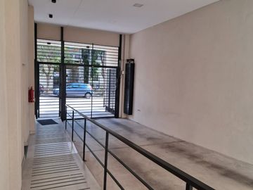 Venta depto. 2amb c/balcón luminoso, V.Ballester.