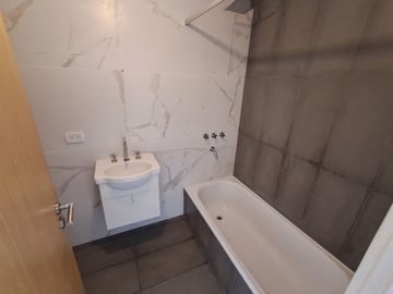 Venta depto. 2amb c/balcón luminoso, V.Ballester.