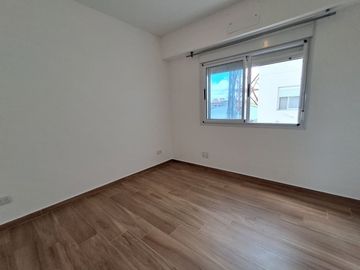 Venta depto. 2amb c/balcón luminoso, V.Ballester.